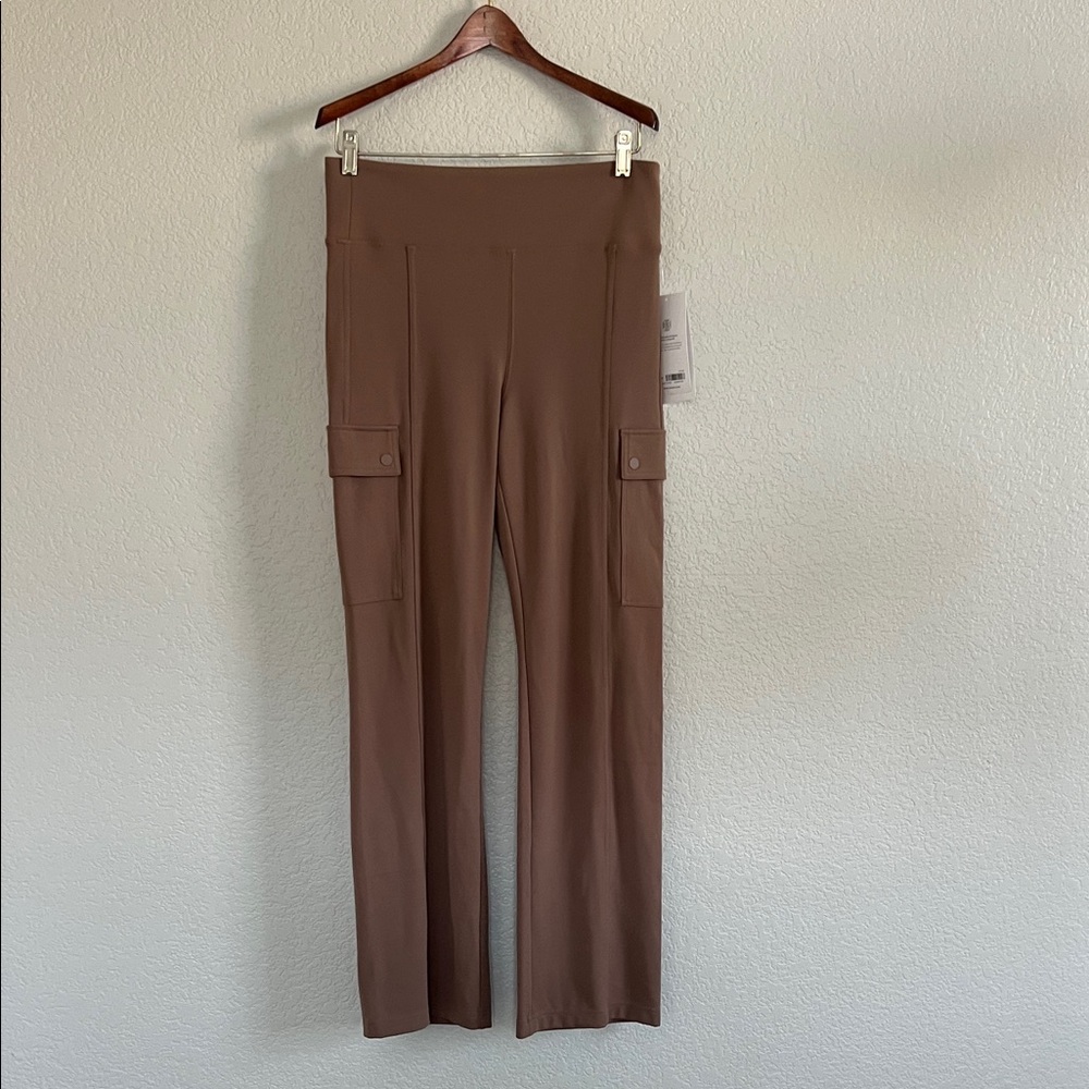 NWT Athleta Delancey Straight Cargo Pants . Size M - Picture 3 of 14